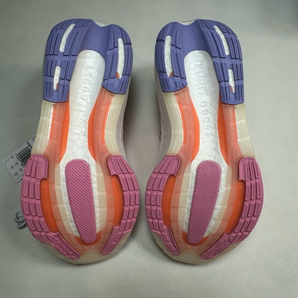 NWT Adidas Ultraboost Running Shoes - Size 7 - Picture 3 of 6